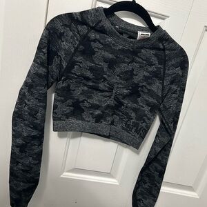 Gymshark cropped long sleeve size medium camo print